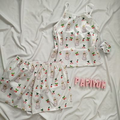 تاپ و شورتک و اسکرانچی مو ساتن طرح خرگوش و گیلاس