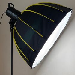 سافت باکس حرفه ای پارابولیک پرتابل Softbox 90cm همراه با گرید سایز 90    ( قابلیت نصب روی انواع ویدیو لایت ها )