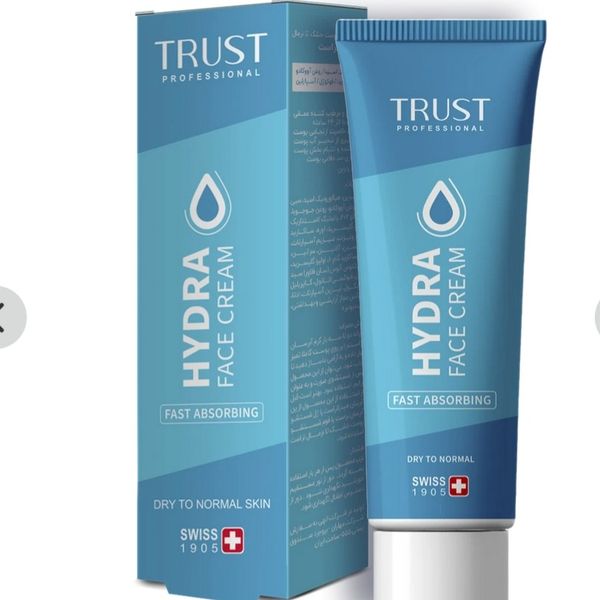 کرم آبرسان پوست خشک و نرمال تراست