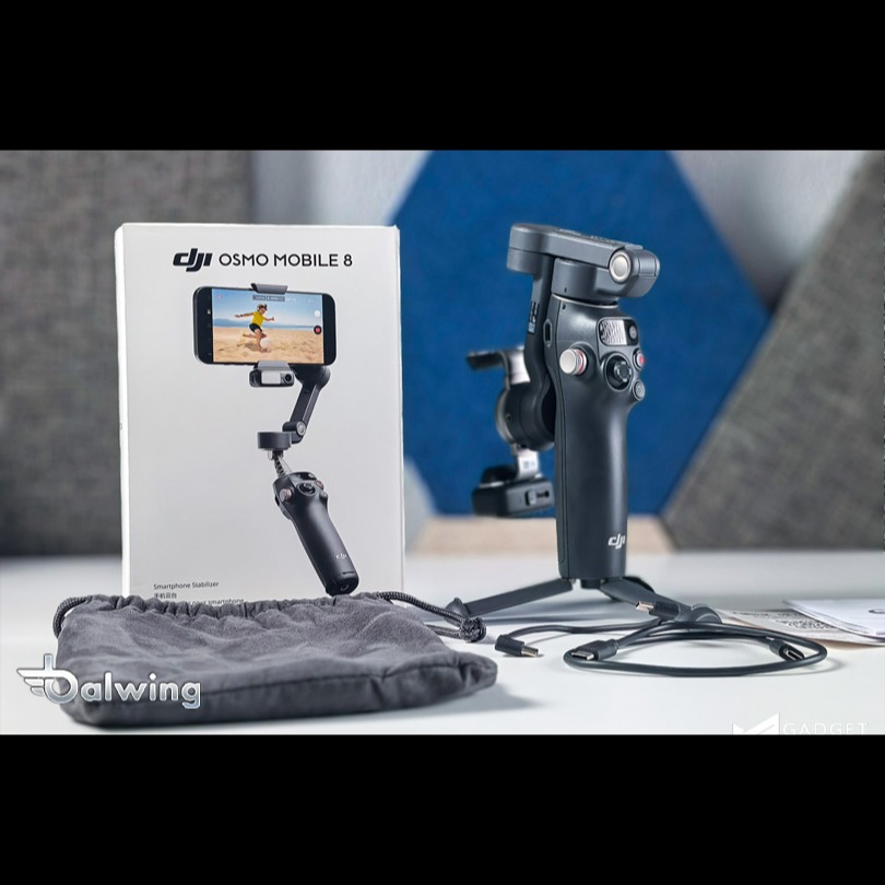 گیمبال حرفه ای موبایل مدل DJI Osmo Mobile 8 Smartphone Gimbal ( چرخش 360 درجه و قابلیت دنبال کردن سوژه auto tracking) 