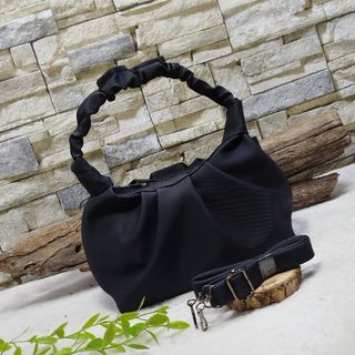 کیف   دخترانه دوشی  مشکی دسته چین دار