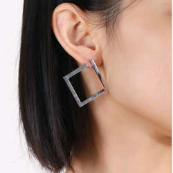 گوشواره مربعی متوسط B0008