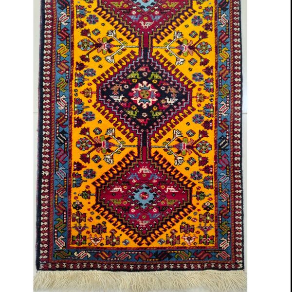 فرش دستباف سایز پادری یا پشتی (تمام پشم یلمه نقشه حوضی زمینه زرد طلایی) کد 5681