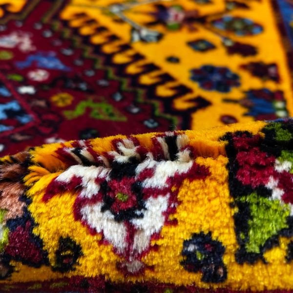 فرش دستباف سایز پادری یا پشتی (تمام پشم یلمه نقشه حوضی زمینه زرد طلایی) کد 5681