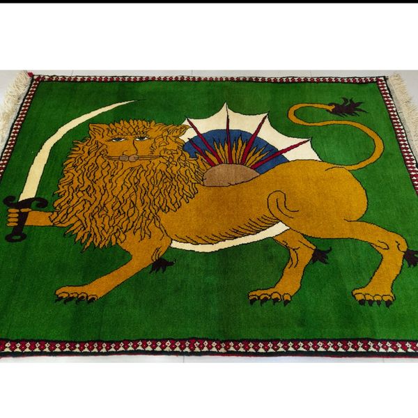 فرش دستباف سایز ذرع و نیم شیر و خورشید (تمام پشم یلمه زمینه سبز ) کد 6083