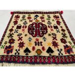 فرش دستباف زمینه کرم سایز زیر تلفنی چهل سانتیمتری (تمام پشم یلمه طرح قشقایی) کد 6237