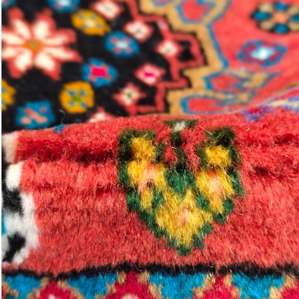 فرش دستباف زمینه مسی سایز زیرتلفنی چهل سانتیمتری (تمام پشم یلمه طرح تک حوض) کد6266