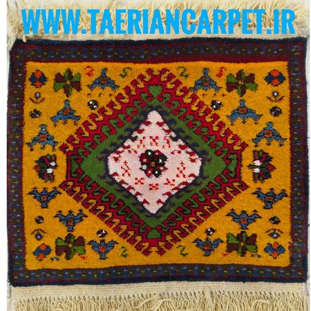 فرش دستباف زمینه زرد طلایی سایز زیرتلفنی چهل سانتیمتری (تمام پشم یلمه طرح تک حوض) کد6243