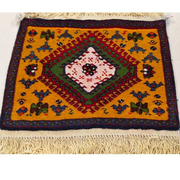 فرش دستباف زمینه زرد طلایی سایز زیرتلفنی چهل سانتیمتری (تمام پشم یلمه طرح تک حوض) کد6243