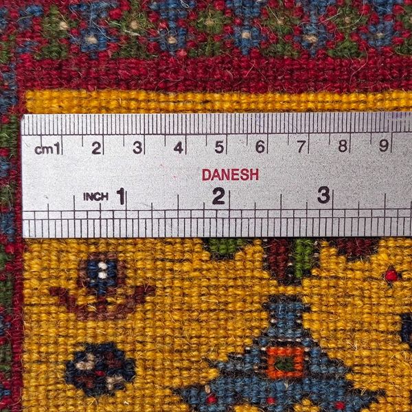 فرش دستباف زمینه زرد طلایی سایز زیرتلفنی چهل سانتیمتری (تمام پشم یلمه طرح تک حوض) کد6243