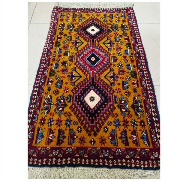 فرش دستباف سایز پادری یا پشتی زمینه زرد طلایی (تمام پشم یلمه طرح حوضی) کد 6184