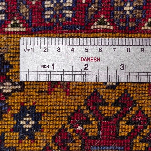 فرش دستباف سایز پادری یا پشتی زمینه زرد طلایی (تمام پشم یلمه طرح حوضی) کد 6184