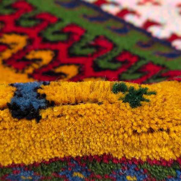 فرش دستباف زمینه زرد طلایی سایز زیرتلفنی چهل سانتیمتری (تمام پشم یلمه طرح تک حوض) کد6243