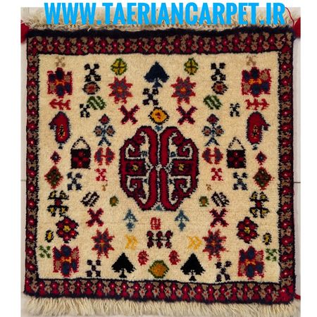 فرش دستباف زمینه کرم سایز زیر تلفنی چهل سانتیمتری (تمام پشم یلمه طرح قشقایی) کد 6237