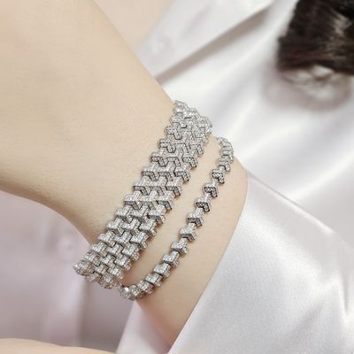 دستبند مدرن k33 دارای دو مدل کوچک و بزرگ
