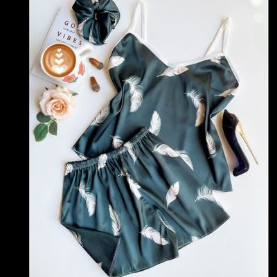 تاپ و شورتک و اسکرانچی ساتن طرح پر فری سایز تا 42