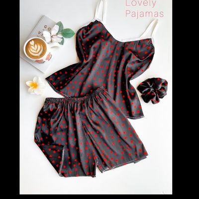 تاپ و شورتک ساتن الیکس طرح مشکی قلب قرمز ریز فری سایز تا 46