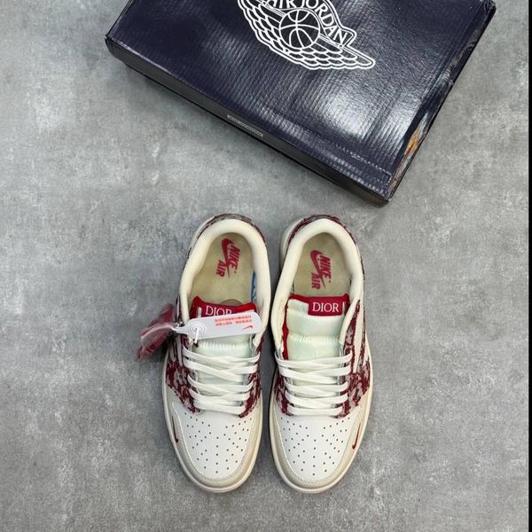 نایک تراویس اسکات ویتنامی درجه1 دیور  قرمز