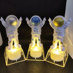 مجسمه استندی فضانورد