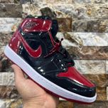 جردن وان قرمز مشکی براق ویتنام