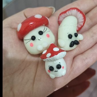 خانواده سه نفره قارچ قرمز