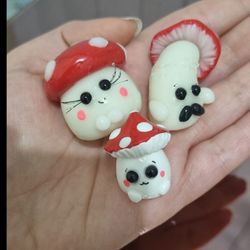 خانواده سه نفره قارچ قرمز