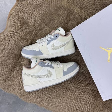 کفش کتونی زنانه نایک ایر جردن 1 Sail Soft Pearls