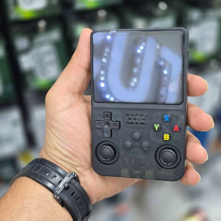 کنسول بازی دستی R36S | اجرای بازی‌های PSP، PS1، N64 و Dreamcast + نمایشگر IPS 3.5 اینچ