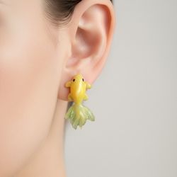 گوشواره ماهی میخی رنگ زرد وسبز