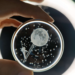 چراغ خواب گوی کریستالی طرح نردبان و ماه سایز 8