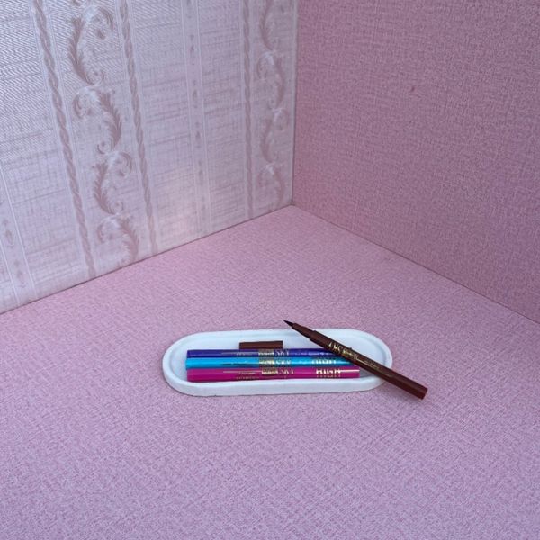 خط چشم رنگی ماژیکی