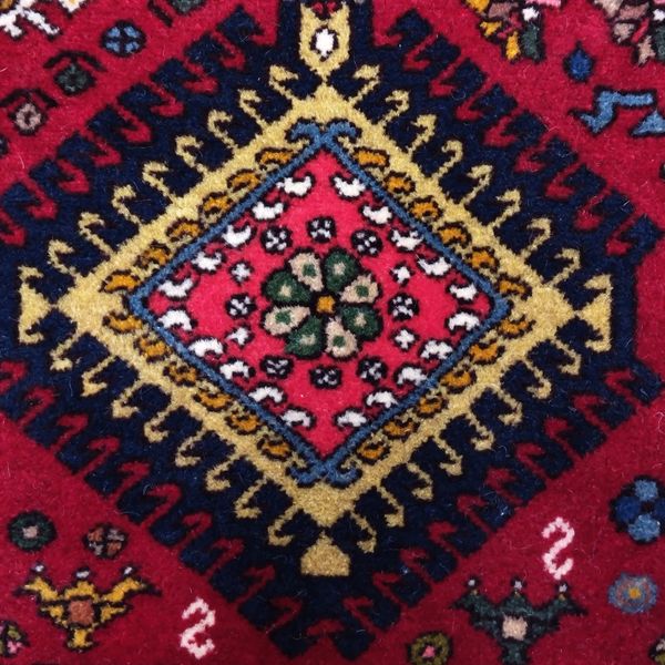 فرش دستباف ایرانی سایز کناره سه در یک متری ( تمام پشم یلمه زمینه لاکی نقشه قابی) کد 6195
