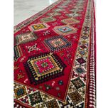 فرش دستباف ایرانی سایز کناره سه در یک متری ( تمام پشم یلمه زمینه لاکی نقشه قابی) کد 6195