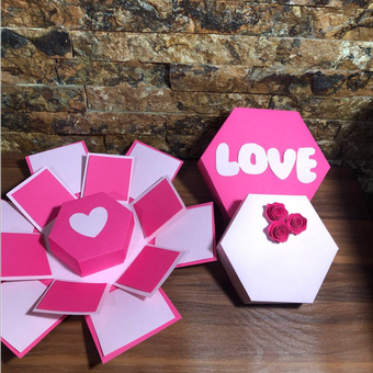 جعبه هدیه سوپرایز جادویی دورنگ صورتی