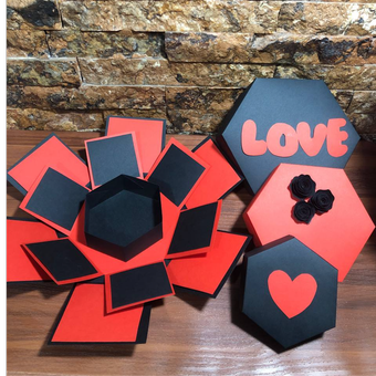 جعبه هدیه سوپرایز جادویی دورنگ مشکی و قرمز