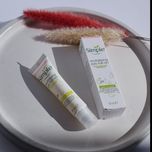 کرم دور چشم سیمپل