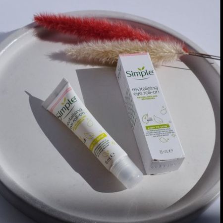 کرم دور چشم سیمپل