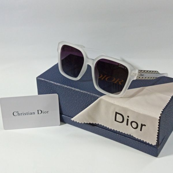 عینک آفتابی زنانه دیور کد 011