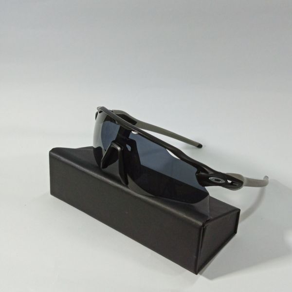 عینک آفتابی اوکلی کد 014