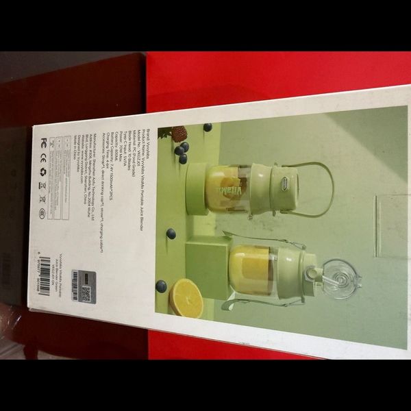 مخلوط کن و آبمیوه گیری قابل حملvyvylabs مدلvitamix