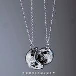 گردنبند ماه شب تاب