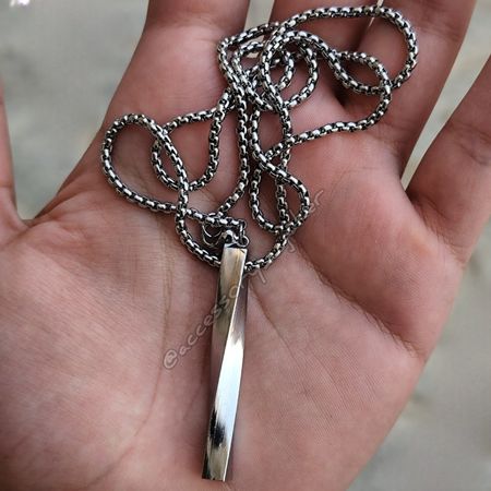 گردنبند مکعب پیچ نقره ای