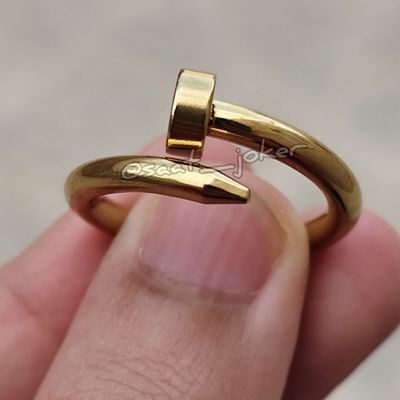 انگشتر طرح میخ طلایی