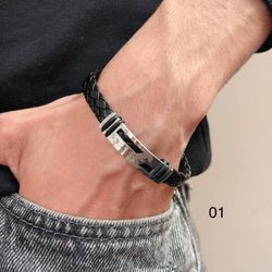 دستبند چرمی مردانه اسپرت(لطفا قبل ثبت سفارش موجودی بپرسید)