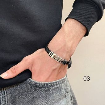 دستبند چرمی مردانه اسپرت(لطفا قبل ثبت سفارش موجودی بپرسید)‌.