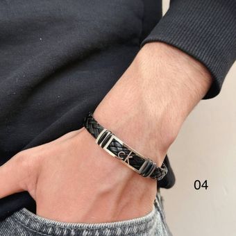 دستبند چرمی مردانه اسپرت‌(لطفا قبل‌ ثبت سفارش موجودی بپرسید)