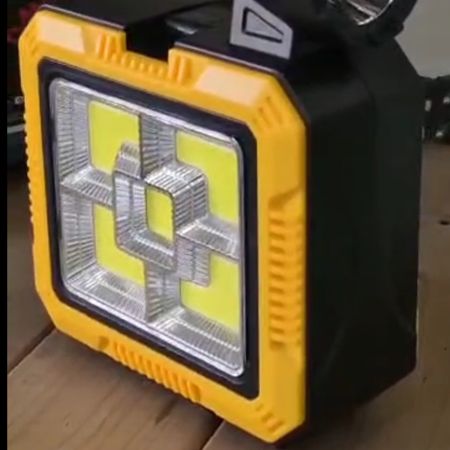 چراغ قوه و جعبه ابزار