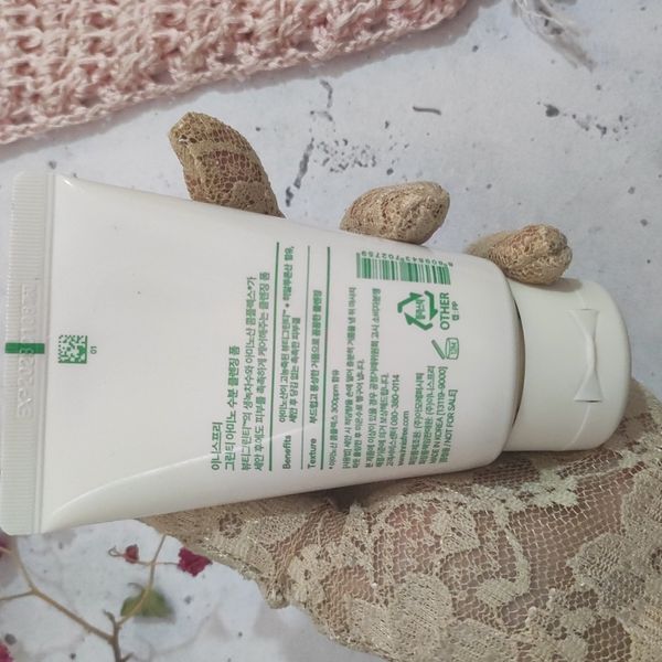 فوم شستوشوی آبرسان اینیسفری 80 میل Innisfree Green Tea Amino Hydrating Cleansing Foam