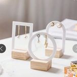 نگهدارنده گوشواره طرح مدرن مدل z127