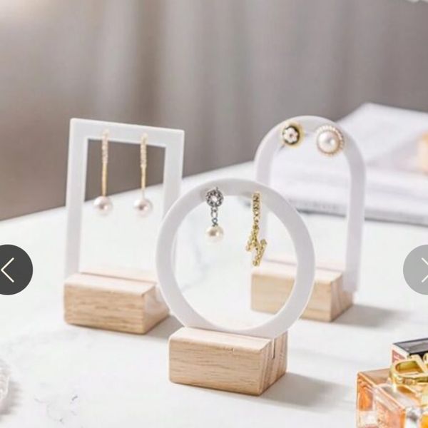 نگهدارنده گوشواره طرح مدرن مدل z127